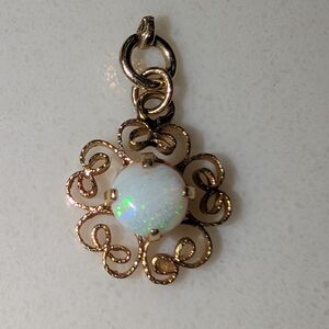 14k Gold Vintage Opal Pendant